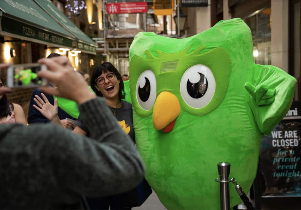 Duolingo expande serviços e lança a campanha "falar inglês não custa"
